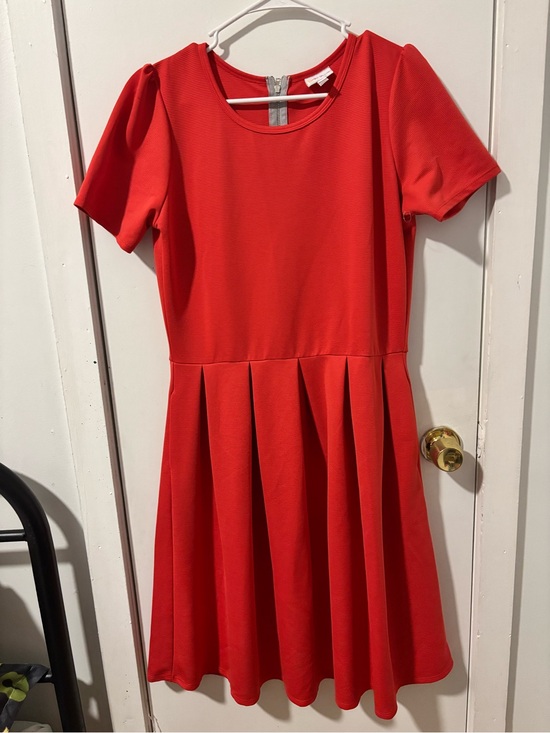 LuLaRoe Dresses & Skirts - Women’s Red Pleated Short Sleeve Dress